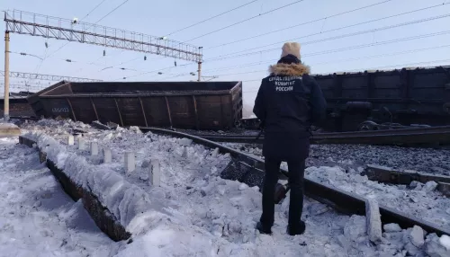 Вагоны с углем сошли с рельсов и перевернулись в Хабаровском крае. Кадры с места ЧП