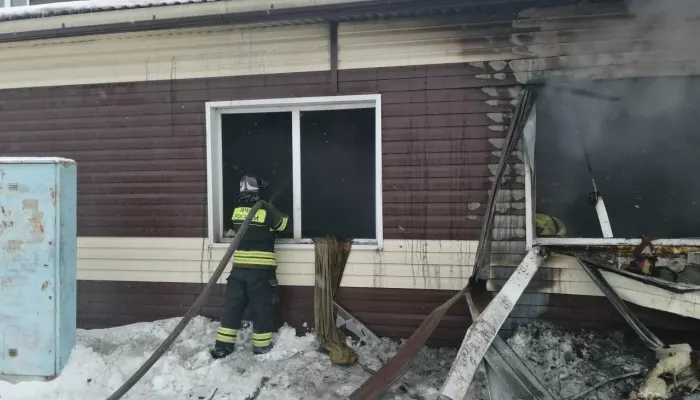 Жительницу Бийска госпитализировали после пожара в подсобке