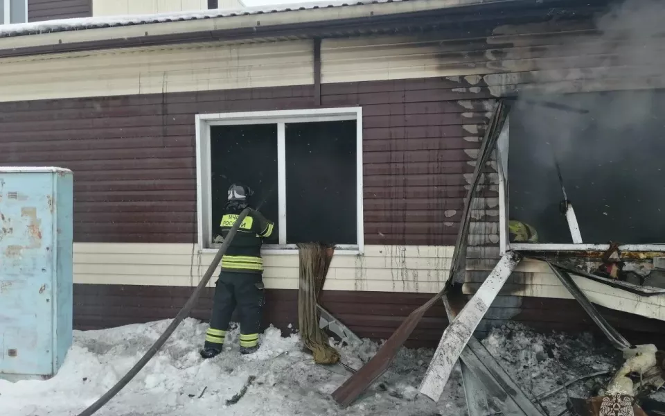 Жительницу Бийска госпитализировали после пожара в подсобке