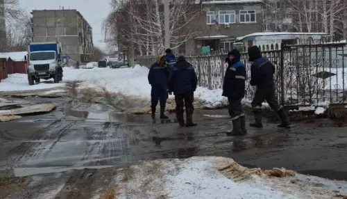 Два десятка домов в Бийске отключили от воды из-за порыва трубы