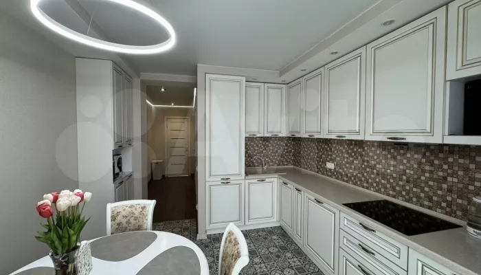 Квартиру со стильным дорогим ремонтом пытаются продать в Барнауле за 13 млн рублей