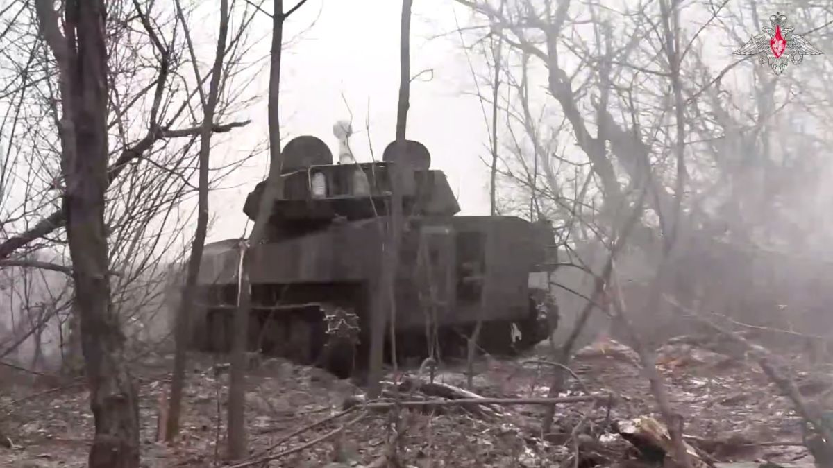 Расчет самоходной гаубицы "Гвоздика" 