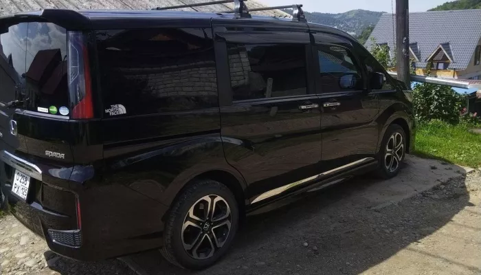Восьмиместную Honda с юга Японии продают в Горно-Алтайске. Фото