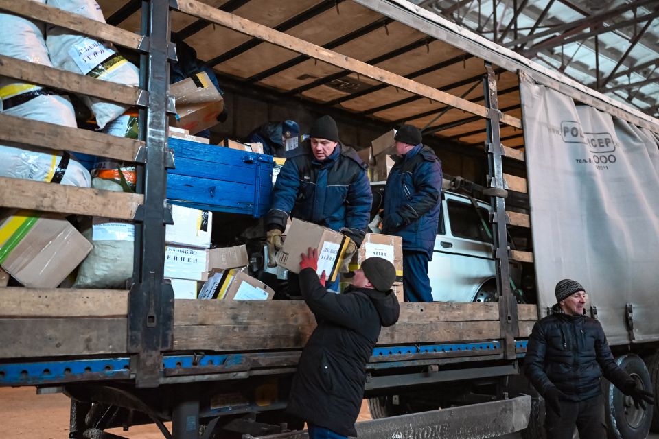 Фуры с гуманитарным грузом отправили из Барнаула на передовую