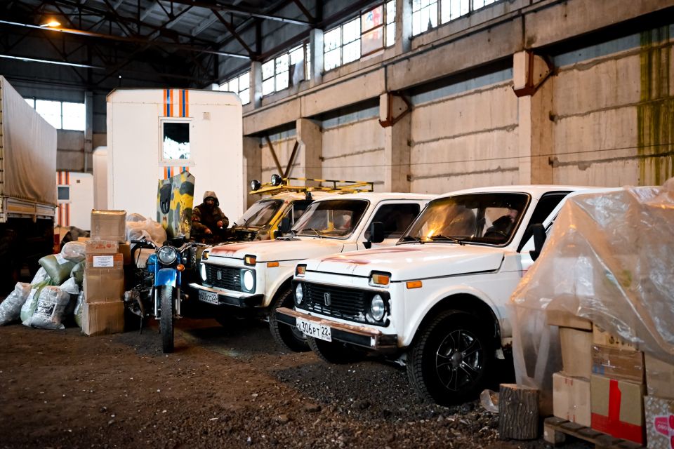 Фуры с гуманитарным грузом отправили из Барнаула на передовую