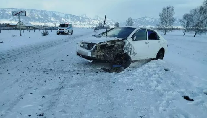 Водитель Toyota устроил жесткое ДТП на встречке в Горном Алтае: есть пострадавшие