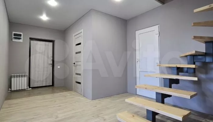 Дом с обзорными окнами продают в Горно-Алтайске за 12,3 млн рублей. Фото