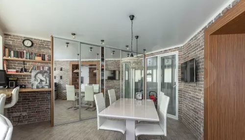 Огромную квартиру с редкой планировкой продают в Барнауле за 14 млн рублей. Фото