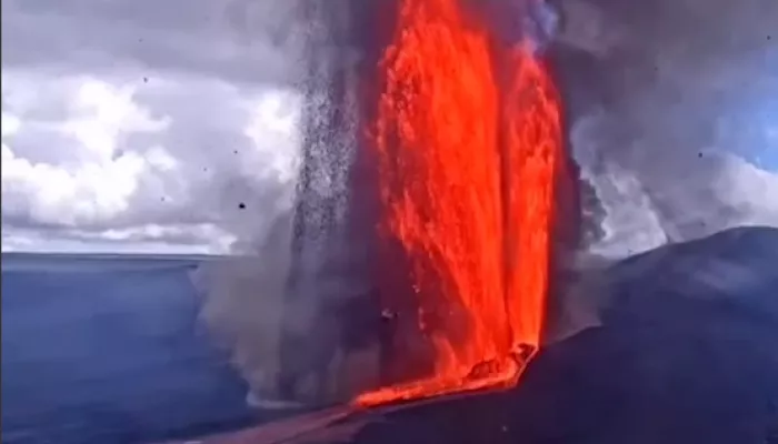 На Гавайях вулкан выпустил 480-метровые фонтаны лавы. Фото