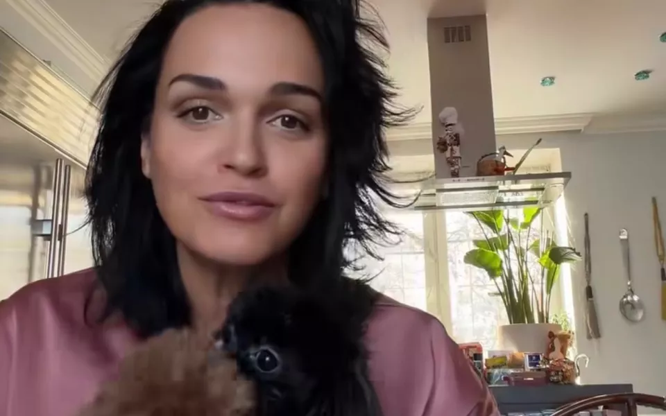 Певица Слава сняла странное видео во время отпуска на Бали