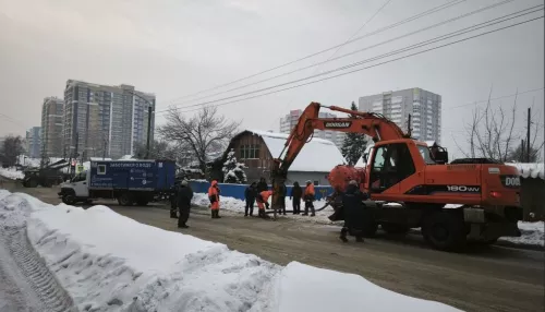 Часть улицы в центре Барнаула перекрыли из-за коммунальной аварии