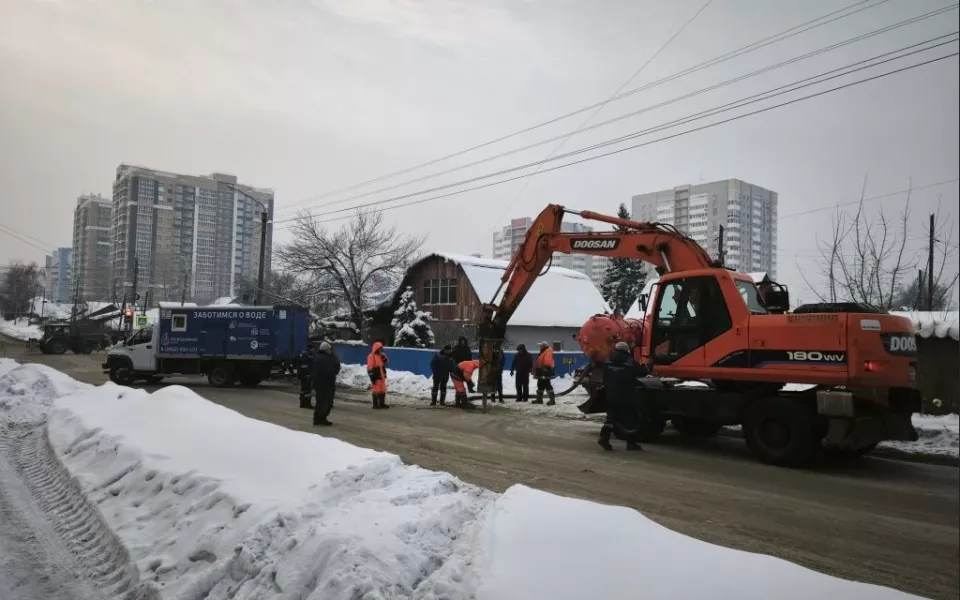 Часть улицы в центре Барнаула перекрыли из-за коммунальной аварии