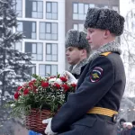 В Барнауле возложили цветы к Мемориалу Славы в День полного снятия блокады Ленинграда