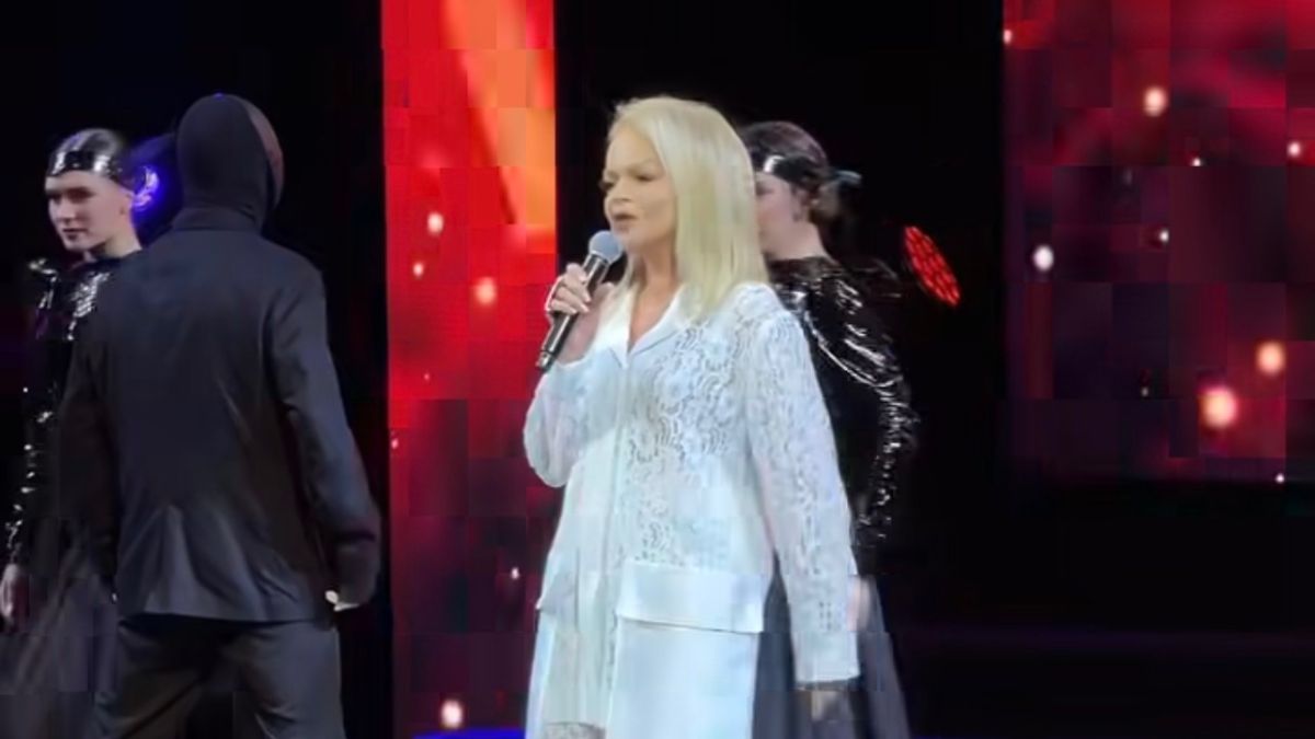 Лариса Долина