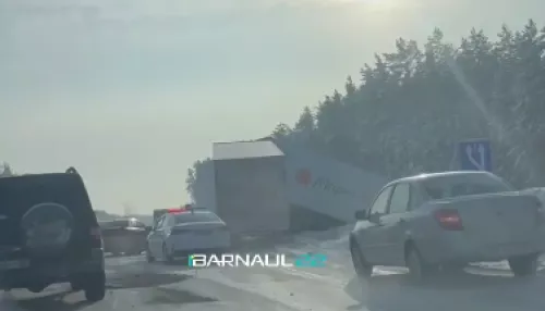 Массовое ДТП с грузовиком на алтайской трассе унесло жизнь 21-летнего водителя