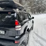 Черный Land Cruiser в полиуретановой пленке продают за 2,1 млн в Барнауле. Фото