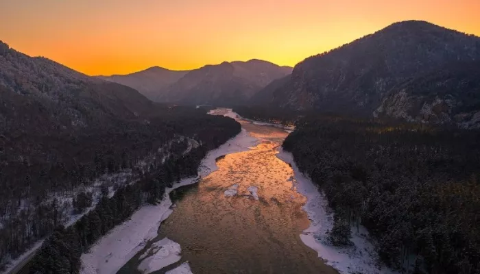 Магия алтайской зимы: фотограф показал, как выглядит заснеженный Горный Алтай. Фото
