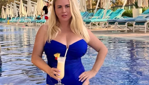 Талия вернулась: Анна Семенович показала фигуру после похудения. Фото