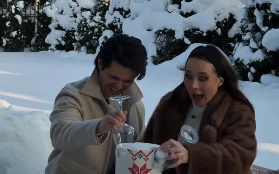 Лерчек и ее жених-аргентинец раскрыли пол будущего ребенка на снежной гендер-пати