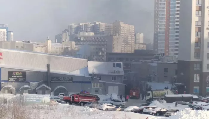 Один человек пострадал при пожаре в подземном гараже на улице Взлетной