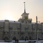 Дому под шпилем – 70 лет: как живут в самом фотографируемом здании Барнаула. Фото