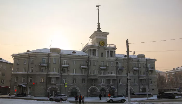 Дому под шпилем – 70 лет: как живут в самом фотографируемом здании Барнаула. Фото