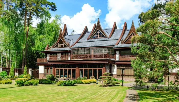 Григорий Лепс выставил на продажу подмосковную резиденцию за 550 млн рублей. Фото