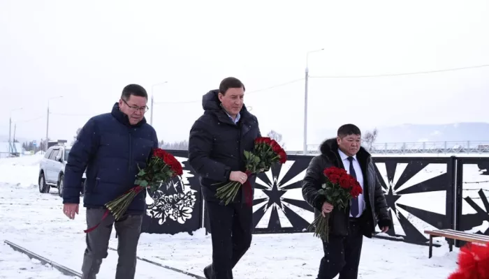 Глава Республики Алтай почтил память погибших участников СВО в Улагане