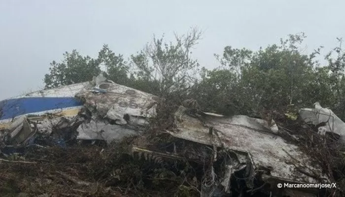 Самолет с 15 человеками на борту, включая политиков, разбился в Колумбии
