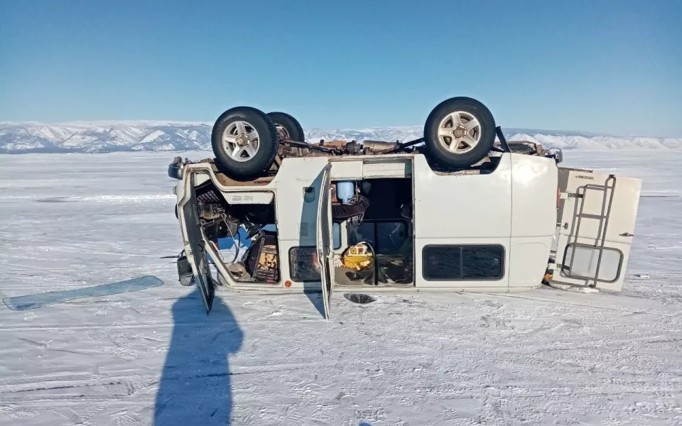 75-летняя туристка из Китая погибла в перевернутом авто на Байкале