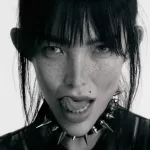 Жена Александра Цекало примерила черную кожу и шипы в новой провокационной съемке