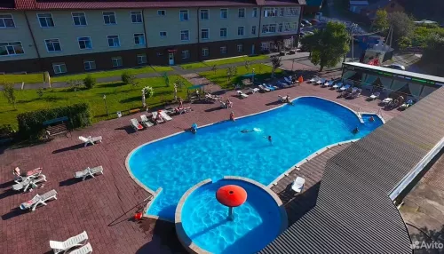 В Горном Алтае почти за полмиллиарда рублей продают турбазу с видом на реку. Фото