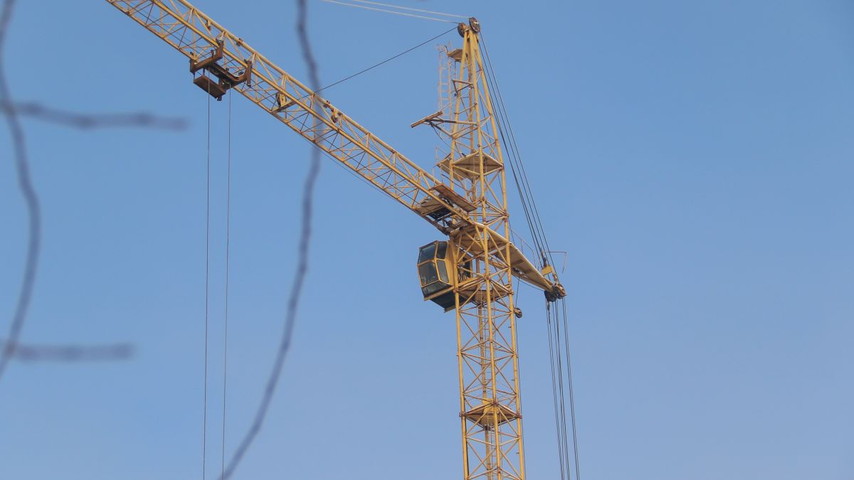 Стройка. Строительный кран