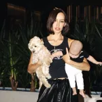 Держит как щенка: Валентина Иванова показала пятимесячную дочь от Тимати