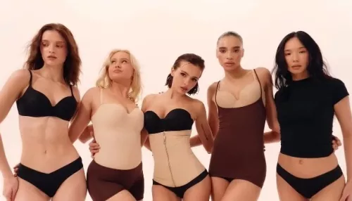 Валя Карнавал снялась в нижнем белье для запуска собственного бренда