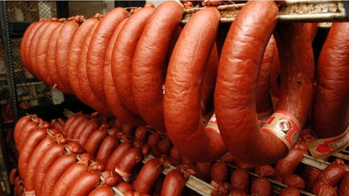 Тонну колбасы пытались незаконно провезти в Алтайский край из Казахстана