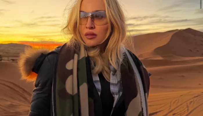 Мадонна вышла в свет в шапке-ушанке с советской звездой