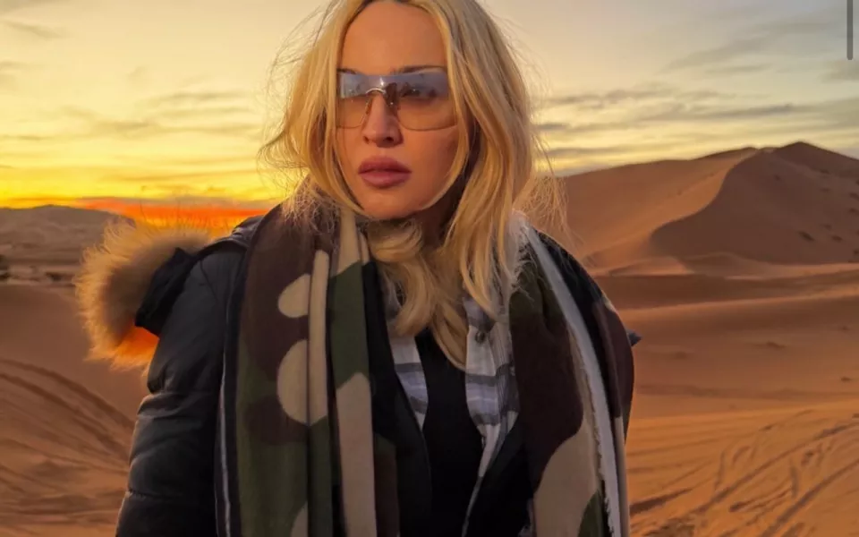 Мадонна вышла в свет в шапке-ушанке с советской звездой