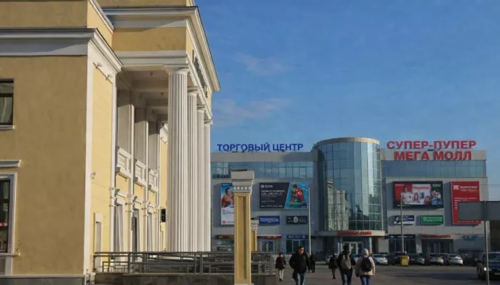 Стерли из реальности: как выглядела бы площадь Октября в Барнауле без Дома под шпилем