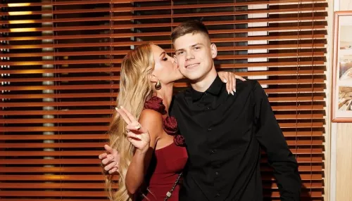 Мария Погребняк поздравила старшего сына с 19-летием архивными фотографиями