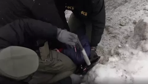 ФСБ задержала украинского агента, готовившего убийство военного. Видео