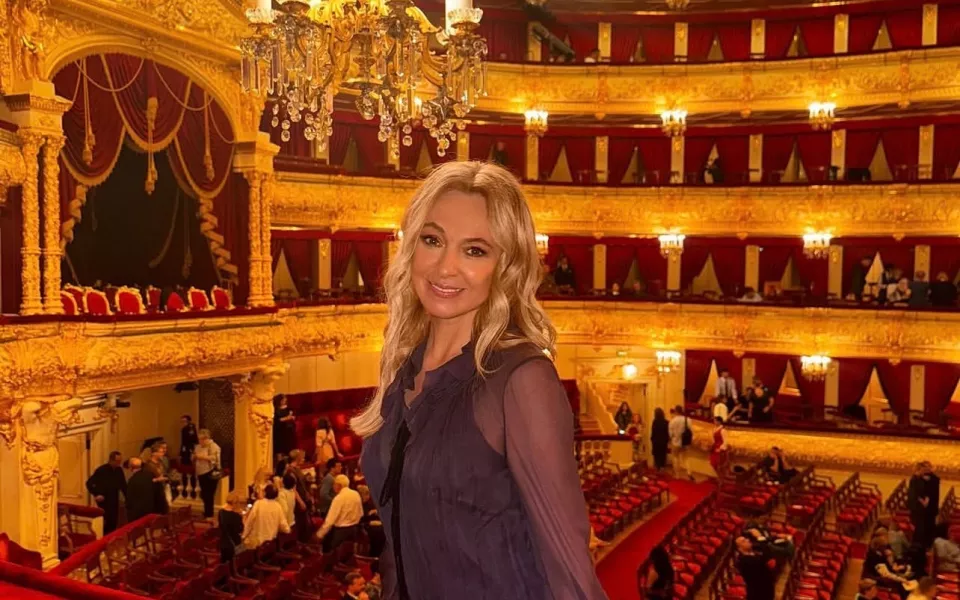 Яна Рудковская продает свою роскошную квартиру с мебелью от Armani и Fendi. Фото