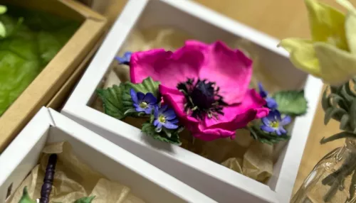 Цветы из кожи и тканые истории: как две жительницы Барнаула нашли себя в творчестве