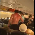 Полуголый турист устроил дебош в самолете AirAsia и с матом выпрыгнул из него