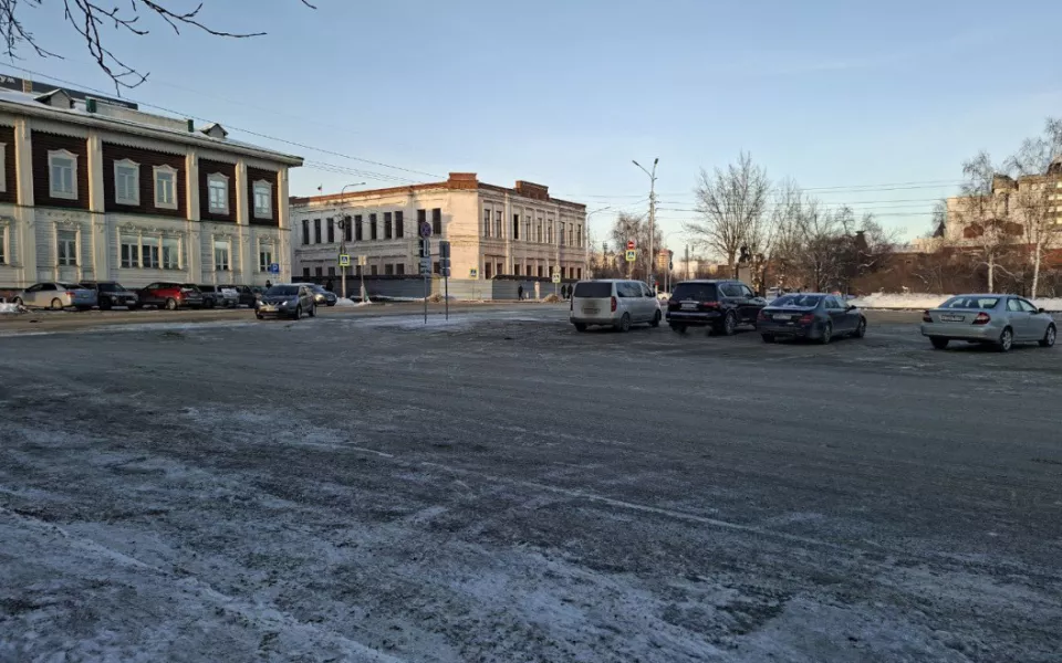 В Барнауле возобновили движение транспорта по площади Свободы