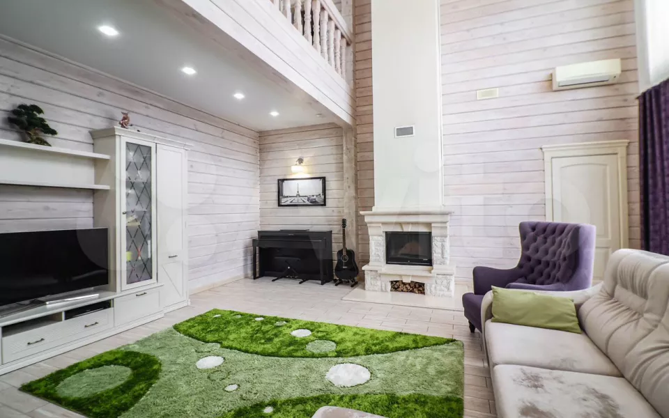 Дом с бильярдной, камином и спортзалом продают под Барнаулом за 120 млн рублей