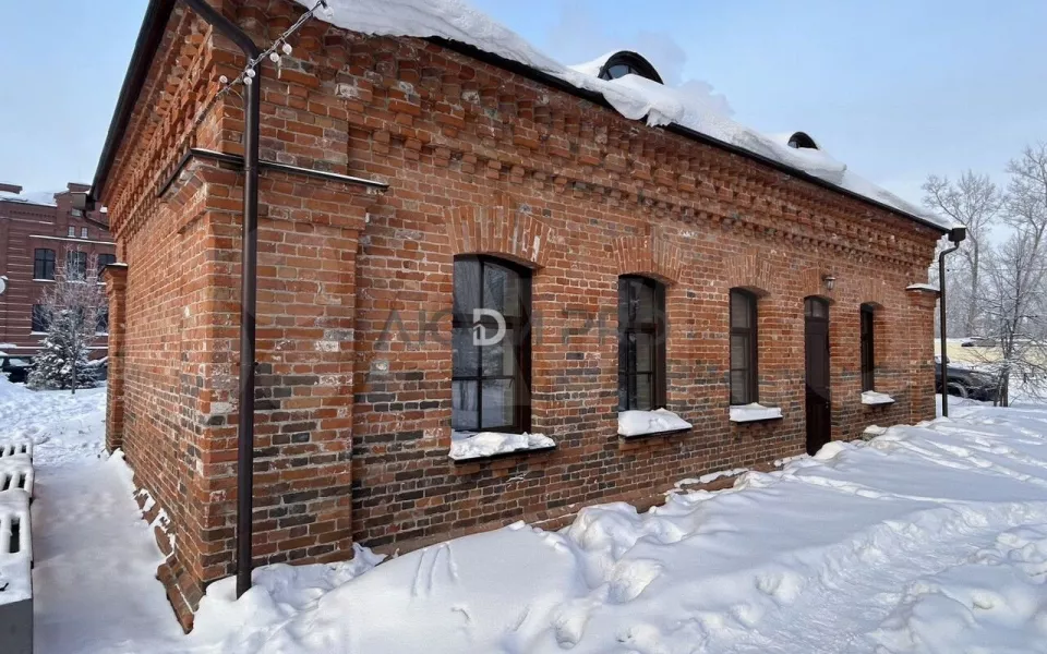 Одно из зданий исторической ликерки в Барнауле продают за 11,5 млн рублей