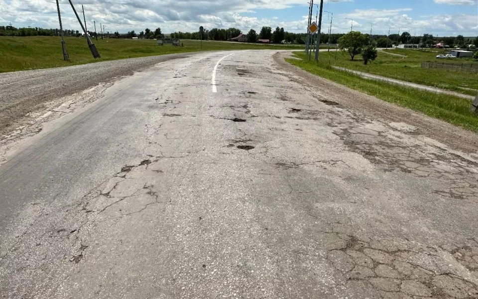Более 370 млн рублей потратят в Алтайском крае на ремонт дороги до родины Калашникова