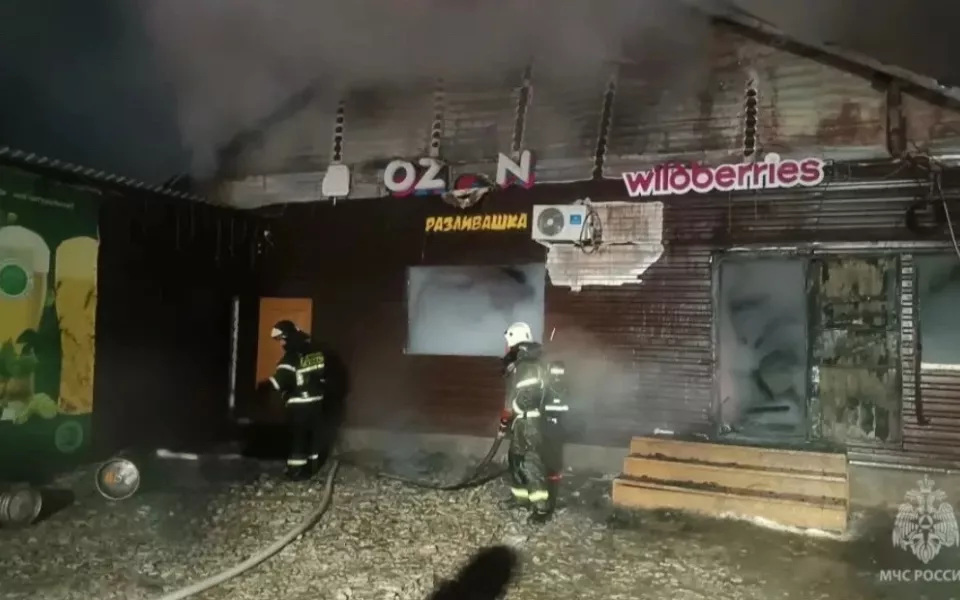 В Онгудае ранним утром произошел крупный пожар в магазине