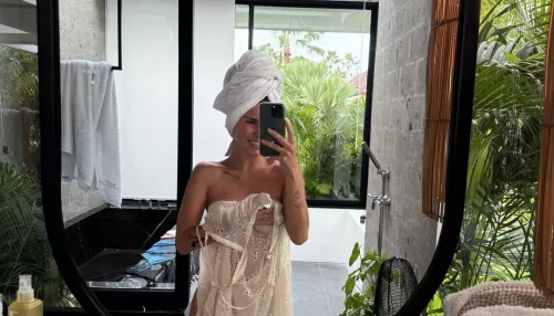 Юлия Зиверт показала идеальную фигуру в экстремальном бикини на Бали. Фото